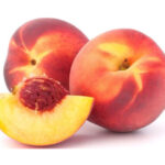 Melocotón rojo en un manto